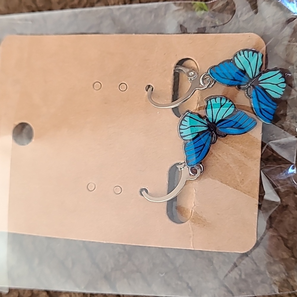 - Butterfly Fashion Earrings - Picture 1 of 2